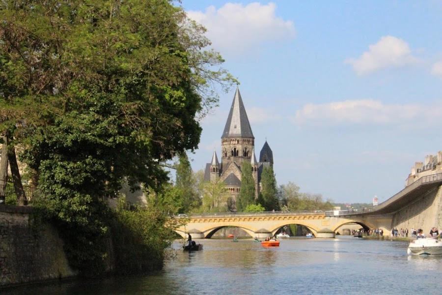 Appartement Spa Privatif Et Cinema Centre Ville Metz Luaran gambar