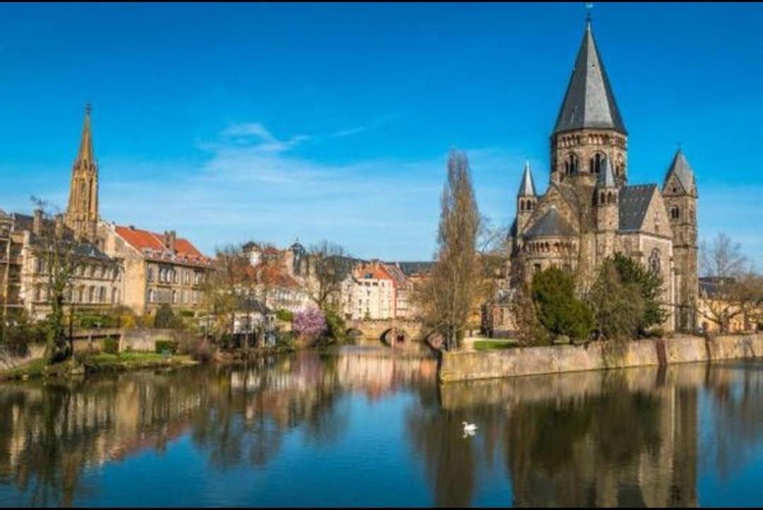 Appartement Spa Privatif Et Cinema Centre Ville Metz Luaran gambar